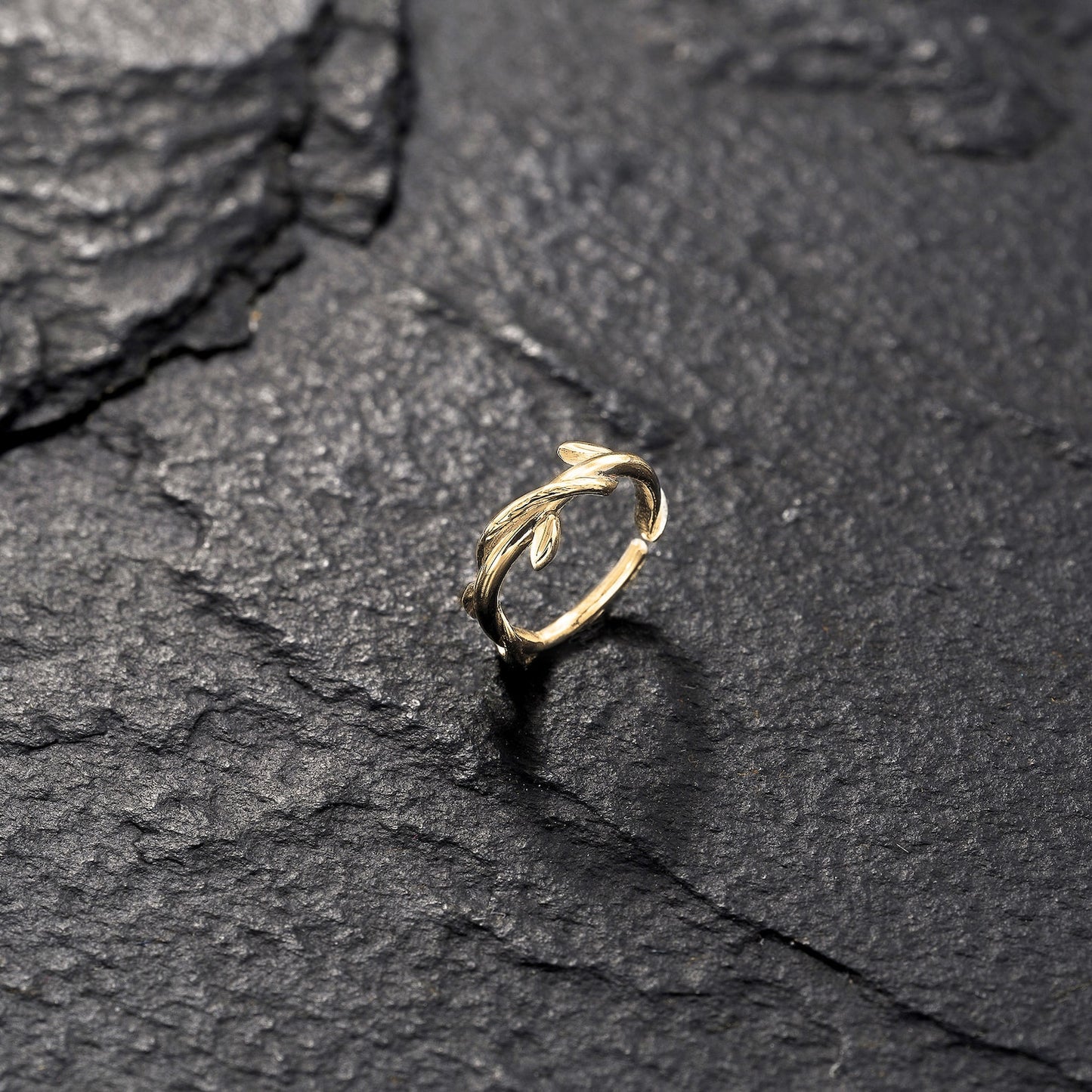 Solid Gold Grecian Leaf Seamless Hoop